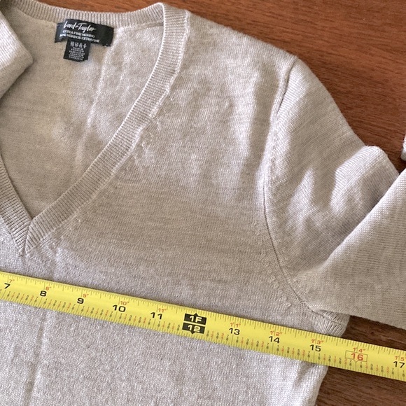 Lord Taylor fine merino sweater - Picture 3 of 4